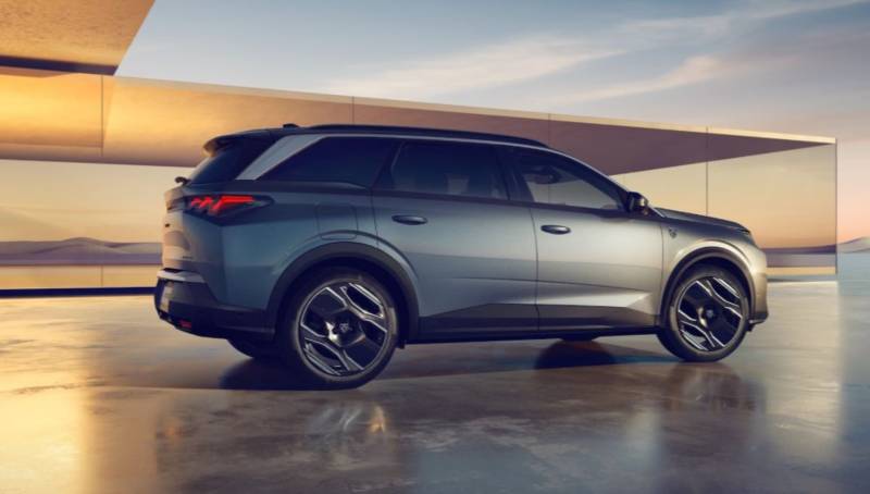 NOUVEL E-5008 LE SUV ÉLECTRIQUE 7 PLACES DE NOUVELLE GÉNÉRATION