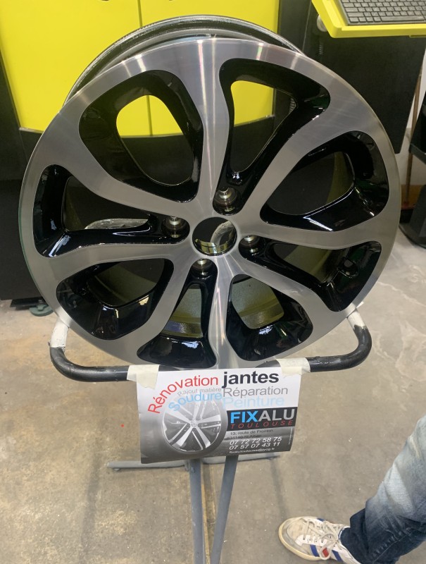 Service rapide pour refaire jante abîmée avec garantie et prêt de véhicule inclus proche de Castelginest